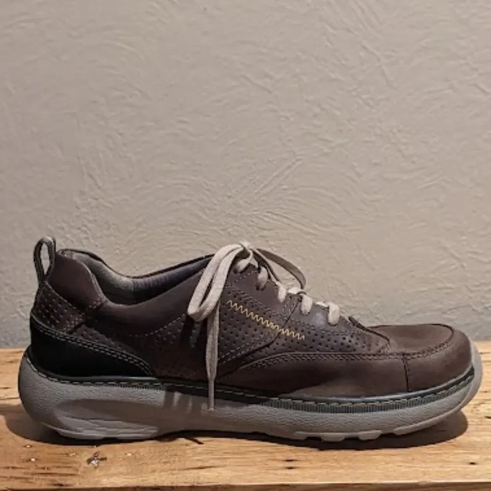 Clark's Men's Size 8.5 Brown Leather Lace Up Shoe